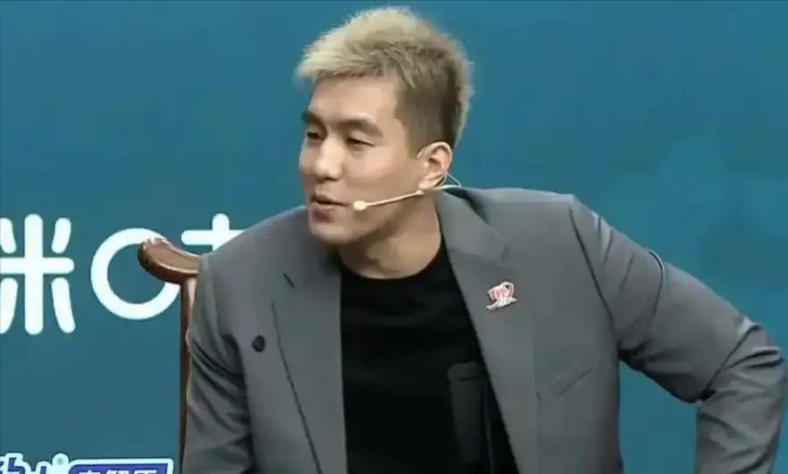 广东男篮输北京，郭艾伦评价太中肯：徐杰爱犯规、胡明轩心态很稳
