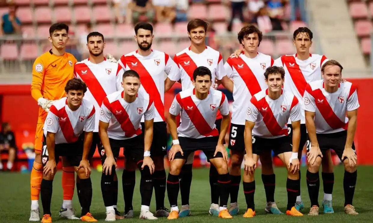 西甲保级战如火如荼，9支球队在3分之内胶着争夺，任何一支稍微松懈都可能直接降级，西班牙人更是离谱，半程排名第五却面临危机